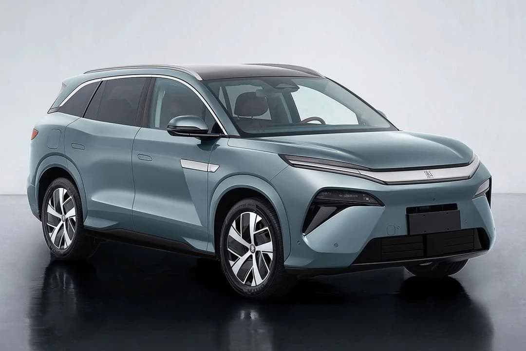 BYD Atto 8 2026 pose 3