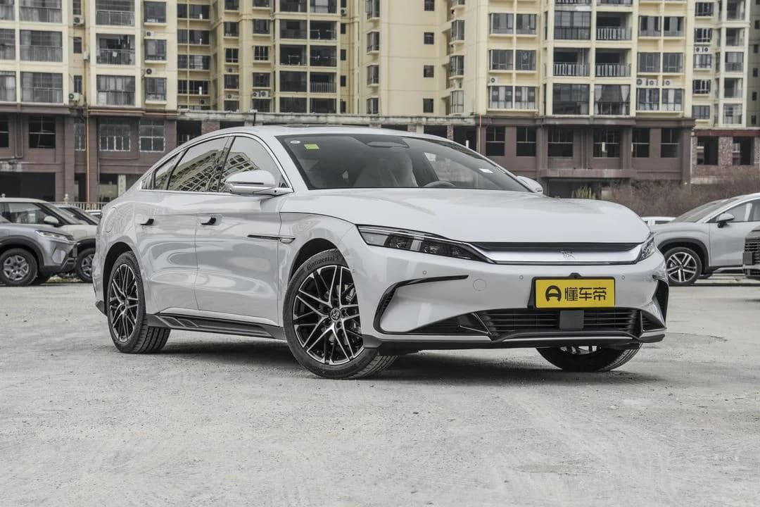 BYD Han EV Intelligent Driving 2026 pose 3