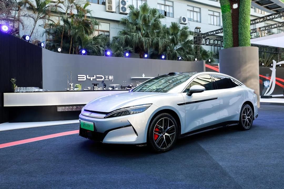 BYD Han L EV 2026 pose 2
