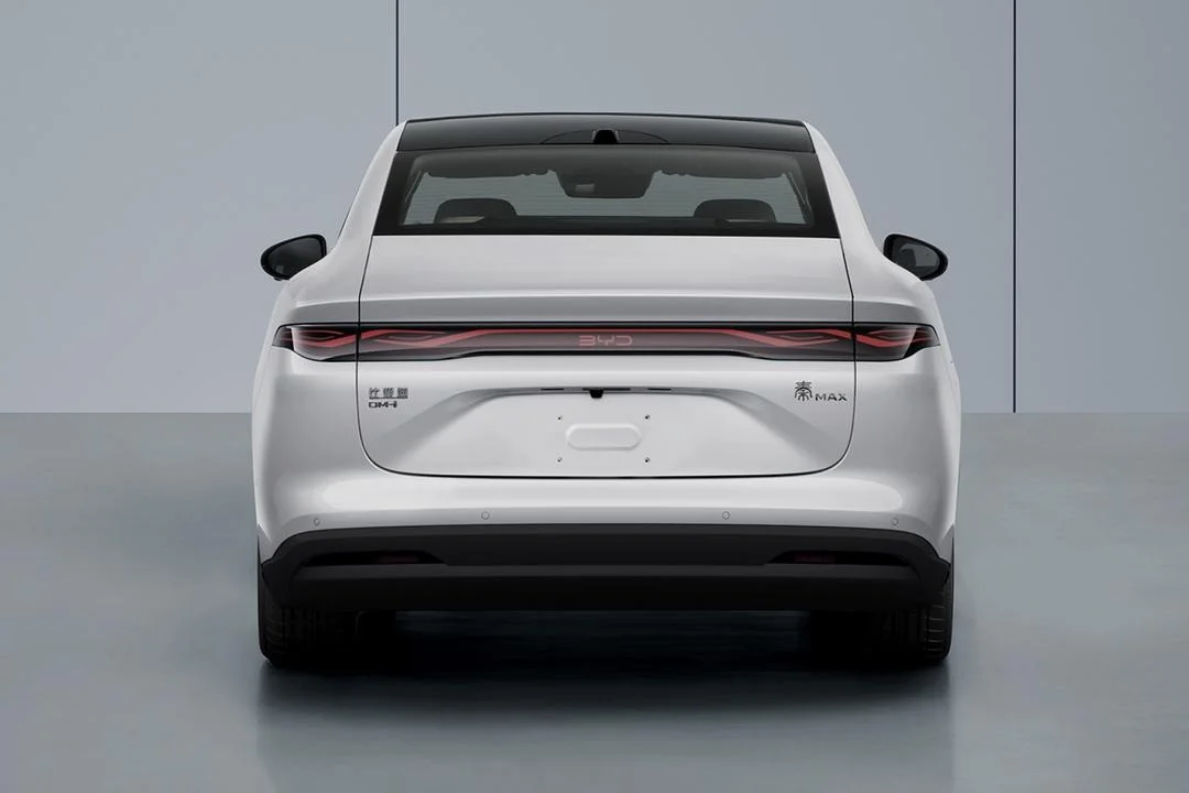 BYD Qin MAX DM-i 2026 pose 2