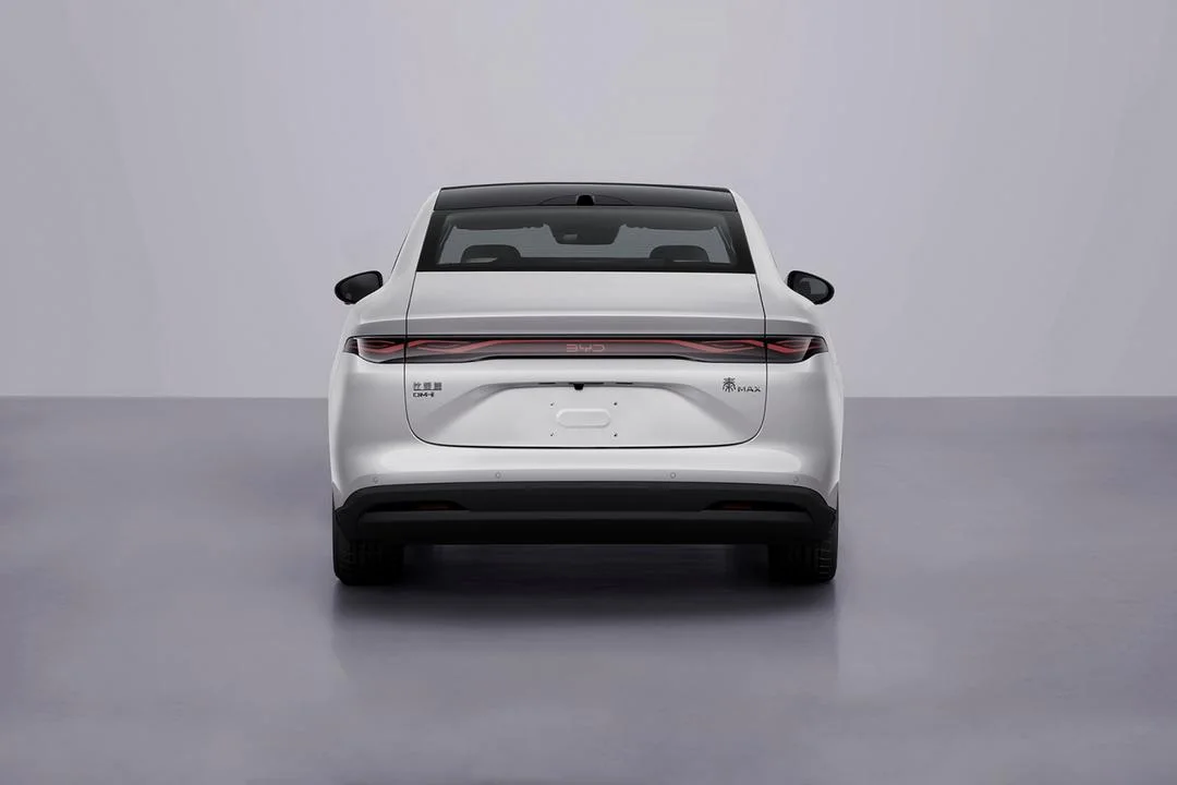 BYD Qin MAX DM-i 2026 pose 3