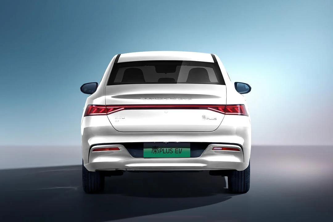 BYD Qin PLUS EV 2nd Gen 2026 pose 2