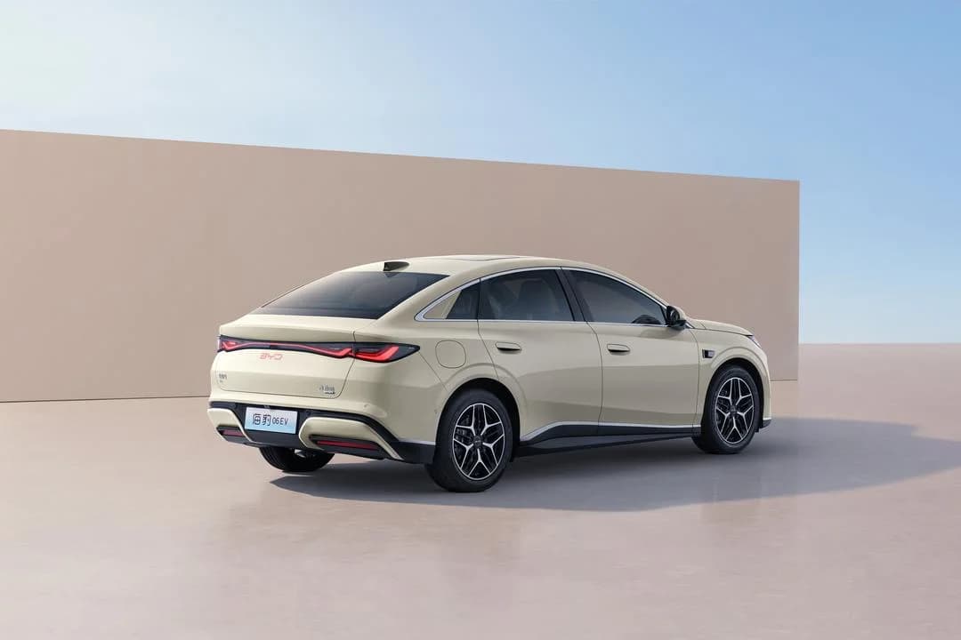 BYD Seal 06 EV pose 3