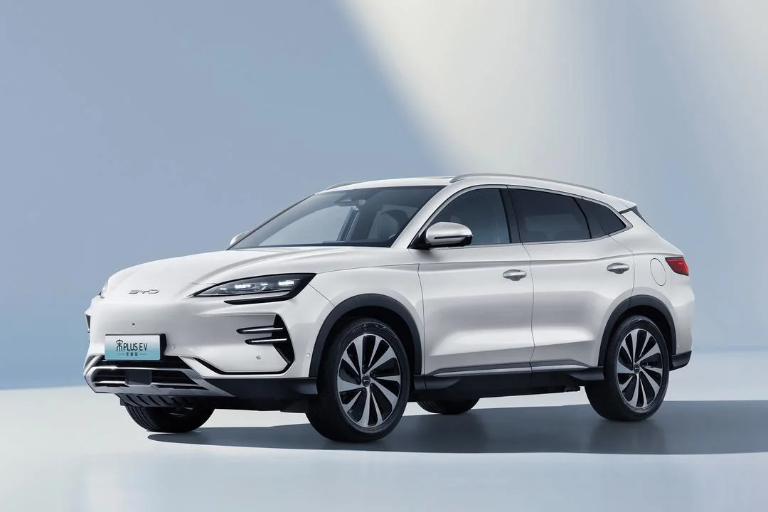 BYD Seal U 2026 pose 2