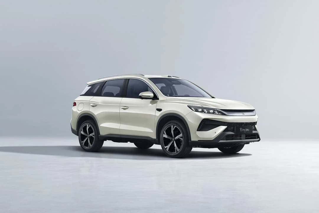 BYD Song Pro DM-i Feichi Edition 2026 pose 3