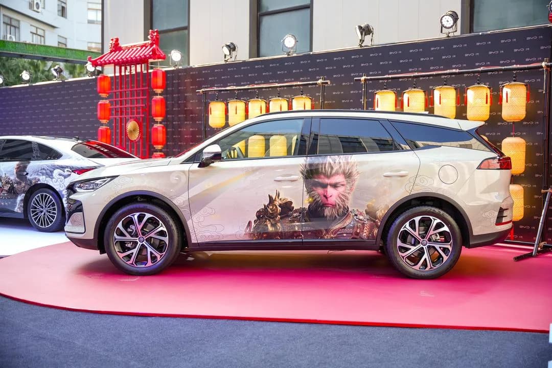 BYD Tang DM-i Intelligent Driving 2026 pose 2