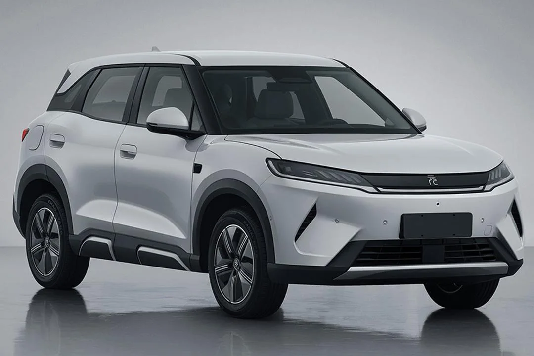 BYD Yuan UP Intelligent Driving 2026 pose 3